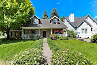 1320 Mathison Dr, Sandpoint, ID 83864