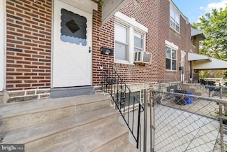 4557 Oakmont St, Philadelphia, PA 19136