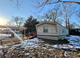 2615 S Carolina St, Louisiana, MO 63353