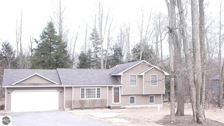 8551 Bent Pine Dr, Lake Ann, MI 49650