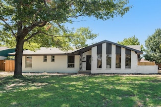 706 S Waterview Dr, Richardson, TX 75080