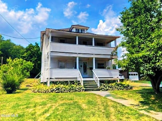 11 Blinn St, Whitehall, NY 12887