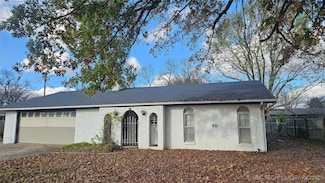 911 W Mcintosh Ave, Checotah, OK 74426