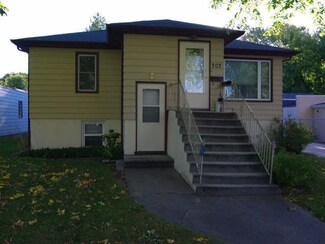 707 N 15th St, Bismarck, ND 58501