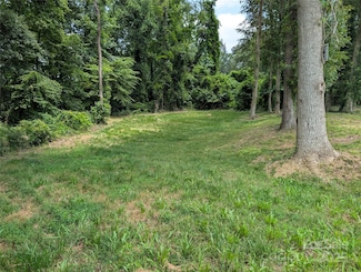 710 Bouchelle St, Morganton, NC 28655
