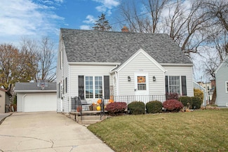 320 W Lincoln Ave, Little Chute, WI 54140