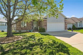 2913 S Swope Dr, Independence, MO 64057