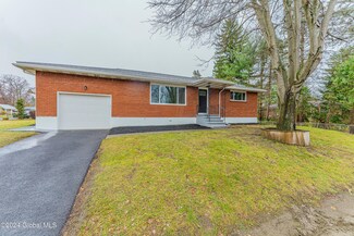 1 Kinder Ln, Albany, NY 12205