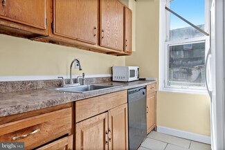 1035 S 8th St, Camden, NJ 08103