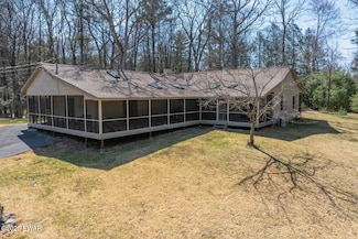 122 Whittaker Rd, Dingmans Ferry, PA 18328