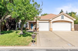 10597 E Fieldstone Ave, Clovis, CA 93619