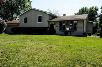 1818 Kingsway Dr S, Aurora, IL 60506