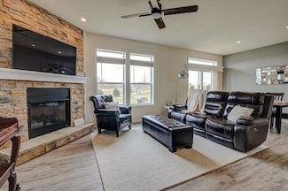 6605 Warner Farm Dr, Deforest, WI 53532