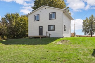 1900 Maine Ridge Rd, Central City, IA 52214