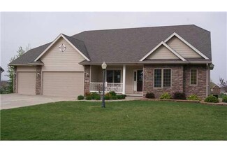 5830 NW 3rd Ct, Des Moines, IA 50313