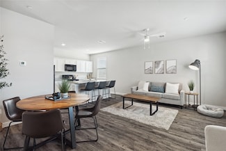 523 Powell Dr, Leander, TX 78641