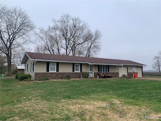 313 E Taylor St, Sorento, IL 62086