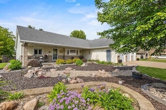 831 Browning Dr, Seymour, WI 54165
