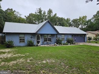 300 Crestview Dr, Woodbine, GA 31569