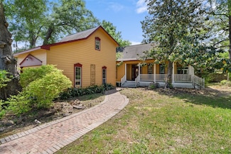 701 N Beatty Ave, Livingston, TX 77351