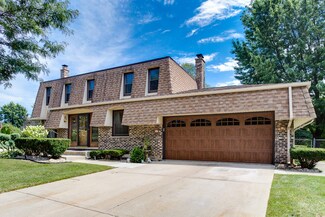 715 Elm Cir, Itasca, IL 60143