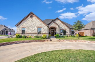 912 Concord St, Cleburne, TX 76033