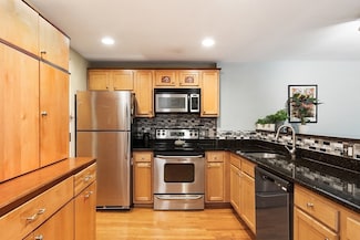 44 Lafayette Ave Unit 401, Chelsea, MA 02150