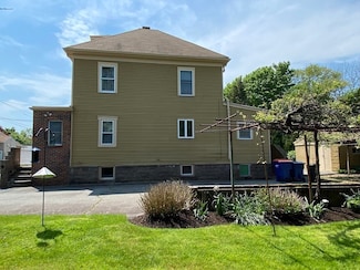 4 Page St, Fairhaven, MA 02719