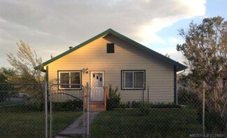 304 S 2nd St, Thermopolis, WY 82443