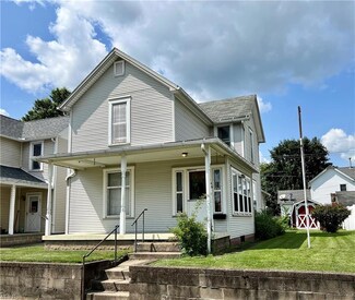 1146 Orchard St, Coshocton, OH 43812