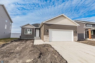 5821 Ellis Dr W, West Fargo, ND 58078