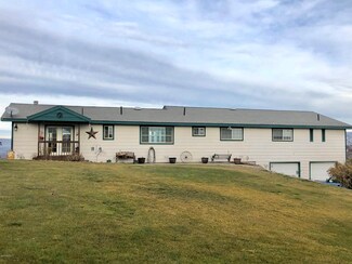 1074 Konnowac Pass Rd, Moxee, WA 98936