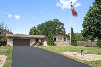 11901 Porter Dr, Champlin, MN 55316