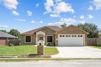 600 Olde Oaks Cir, Madisonville, TX 77864