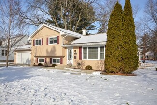 327 Pine St, Batavia, IL 60510