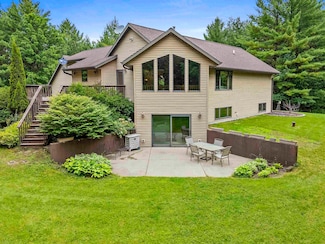 W3759 Schwalla Dr, Marinette, WI 54143
