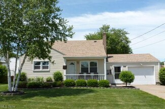 975 5th St, Struthers, OH 44471