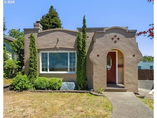 978 S 7th St, Coos Bay, OR 97420