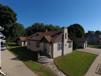817 Auburn St, Rockford, IL 61103