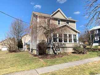 313 8th St, Windber, PA 15963