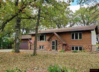 709 19th Ave NE, Waseca, MN 56093