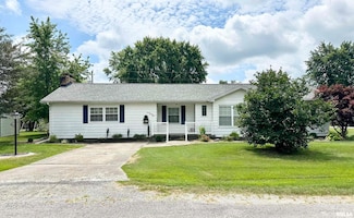 728 E 4th St, Flora, IL 62839