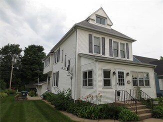 110 S Booth St, Anamosa, IA 52205