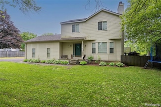 4621 Dickerson Ave, Waterford, MI 48328