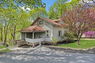 21 Highland Ave, Stanhope, NJ 07874