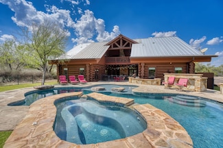 101 Log Country Cove, Burnet, TX 78611