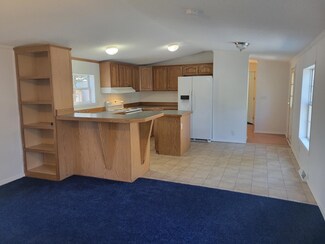 27 Larry Ln, Brunswick, ME 04011