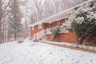734 Dices Spring Rd, Weyers Cave, VA 24486