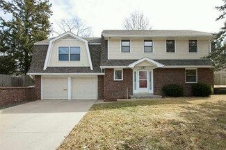 1407 70th St, Windsor Heights, IA 50324