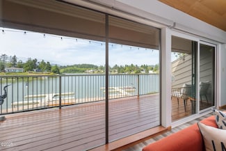 3500 NE West Devils Lake Rd, Lincoln City, OR 97367